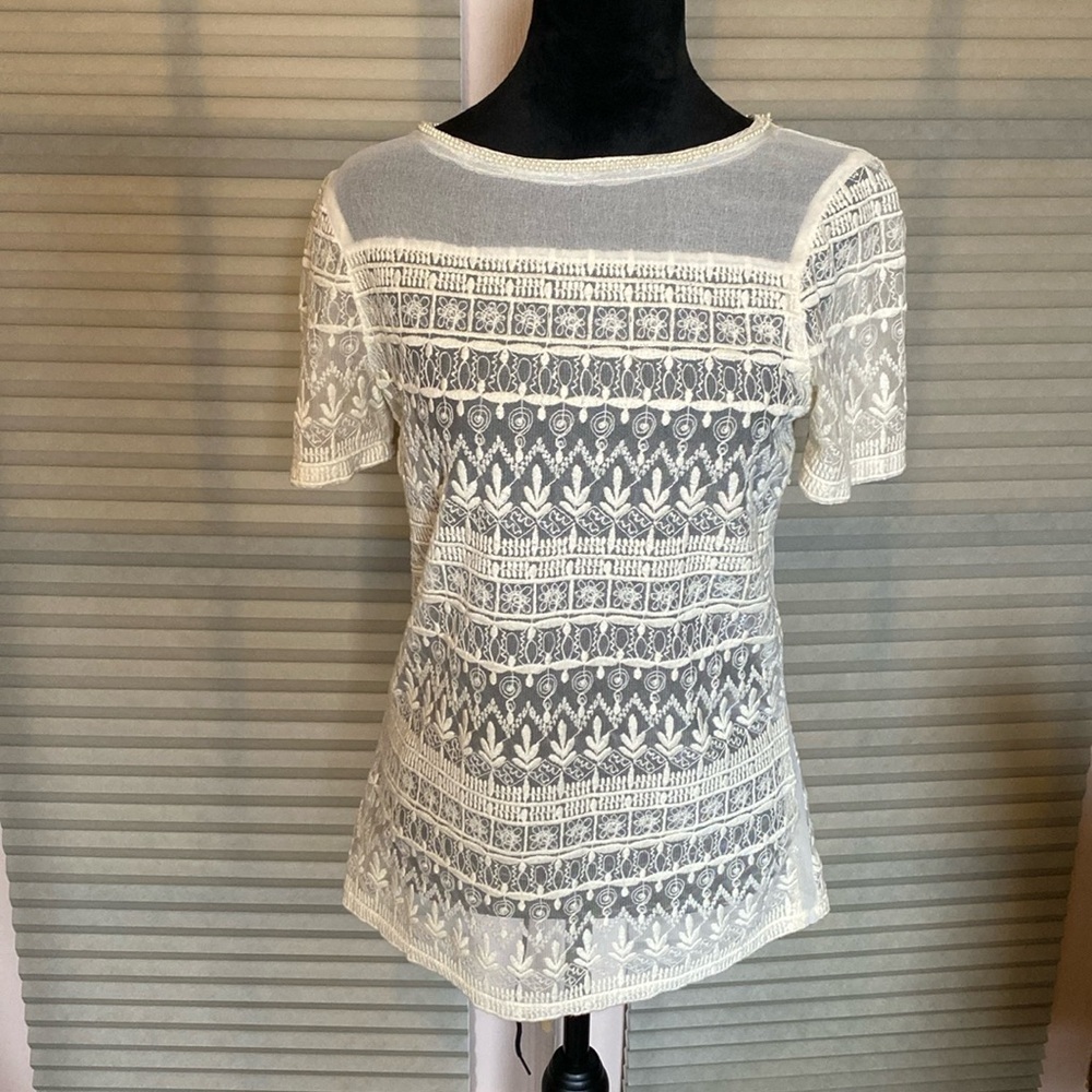 Vintage lace top. See pix for condition. Some‎ faux pearls missing.